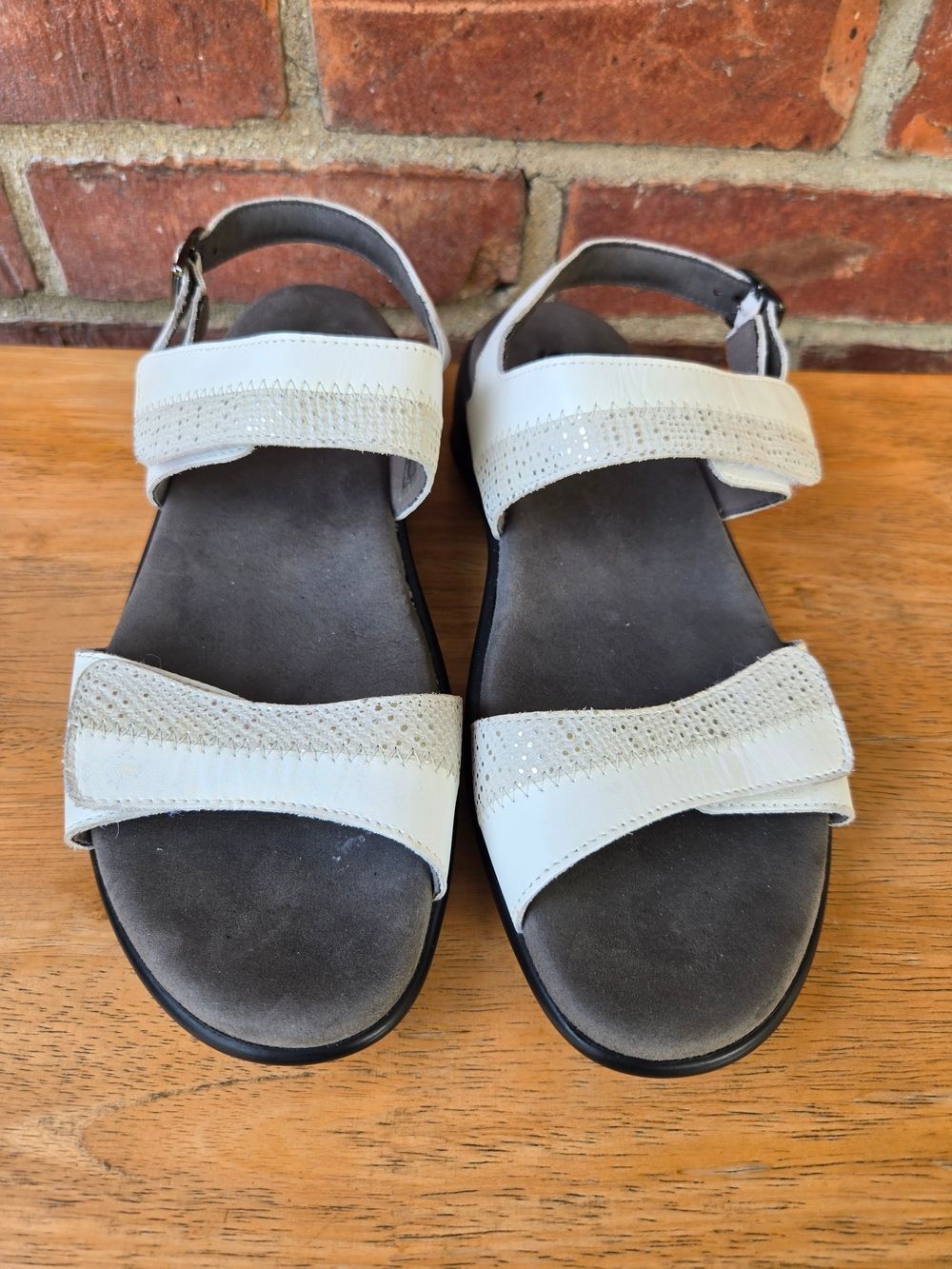 SAS leather sandals white size Classic coastal summer size 9